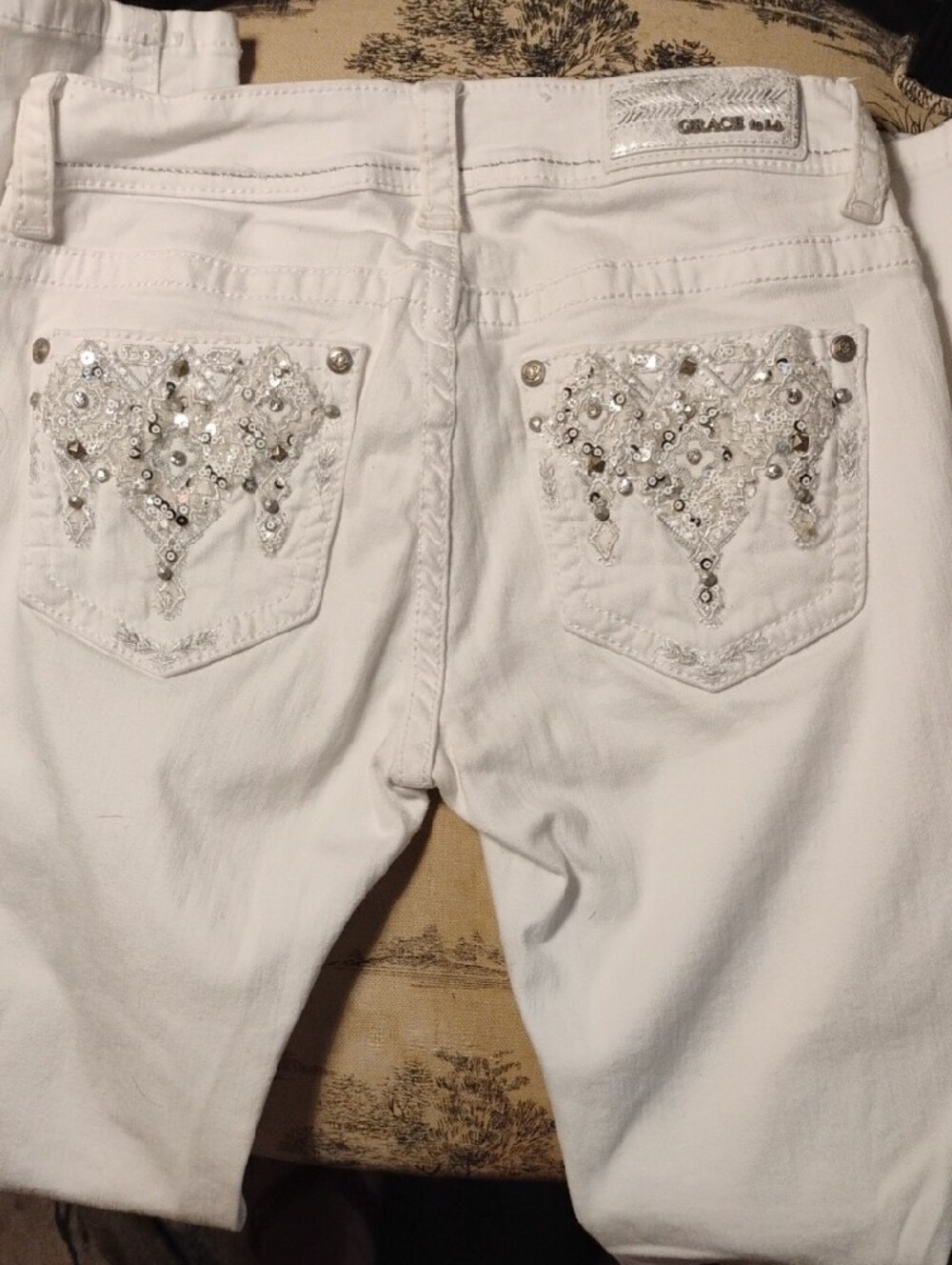 Grace in LA White Skinny Jeans with Silver Sequin Back Pocket - Picture 3 of 3